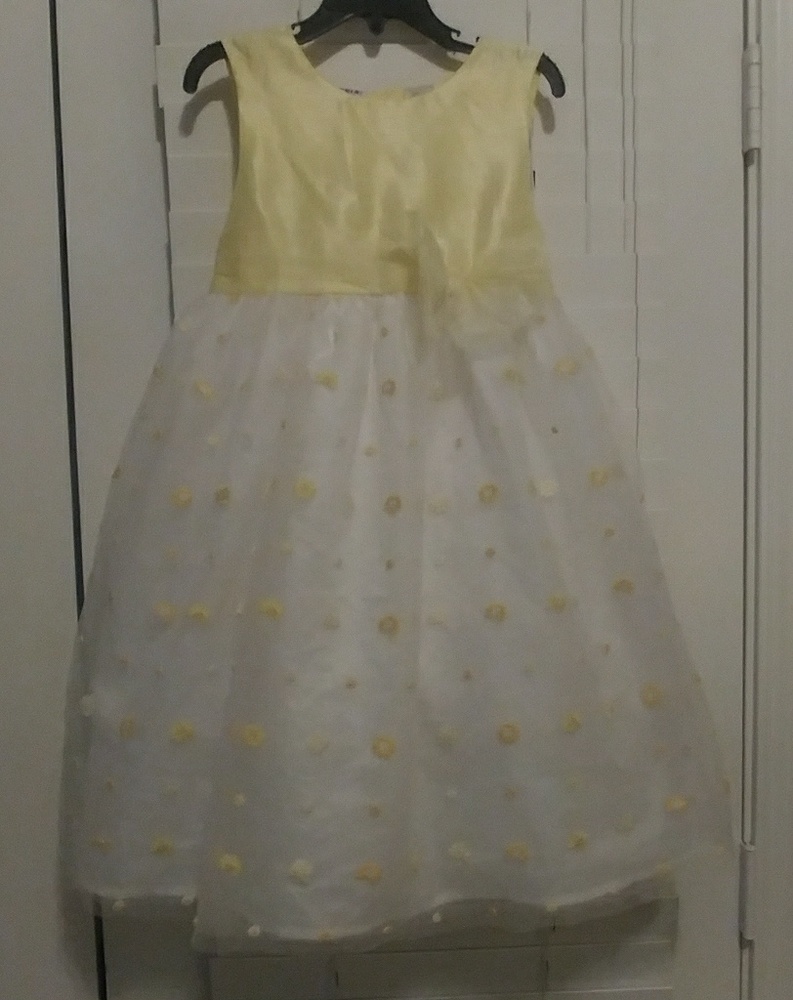 Girls size 6 sleeveless dress
